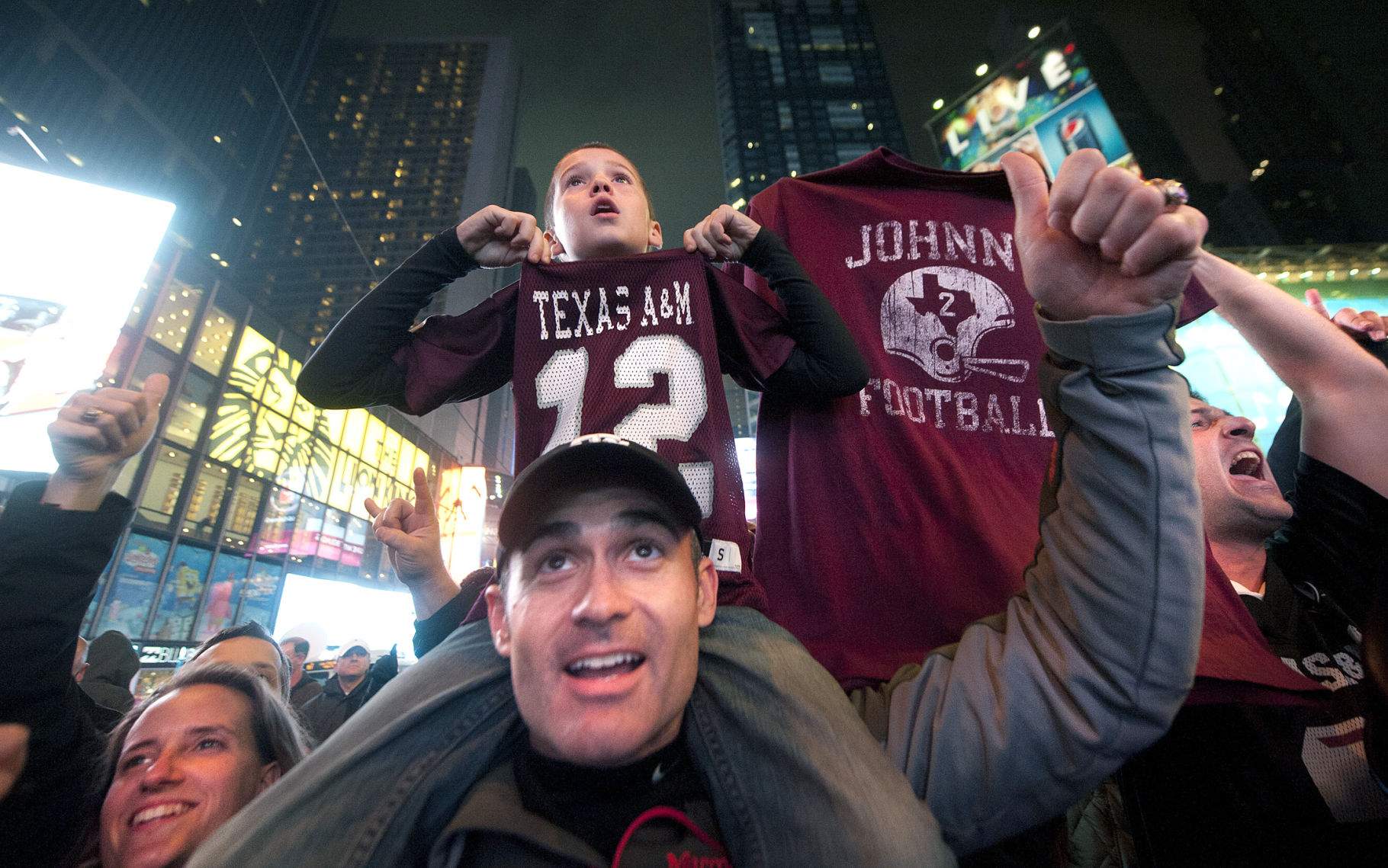 Johnny Manziel wins the Heisman Trophy